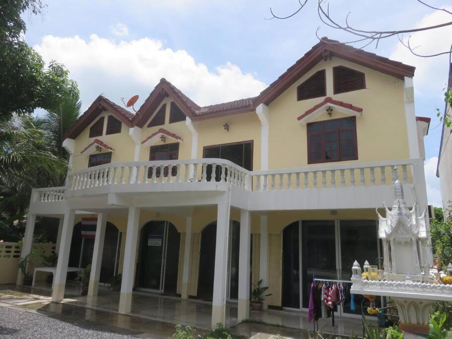 Private Well Priced Available To Rent * 帕干岛